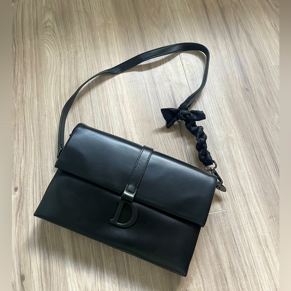 Black crossbody leather black bag
